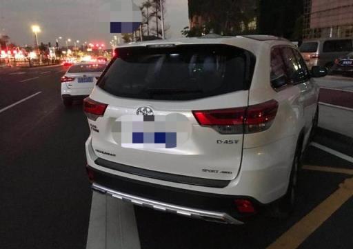 汉兰达提车作业：买了这车以后我就能在后排跷二郎腿啦