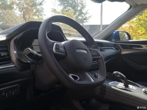 看过领界和CS75 PLUS都不满意，最终提了这台车，外观帅动力强
