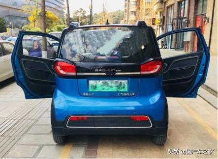 28岁老姐提了宝骏E100，造型漂亮、还好开，每个月养车不到100元