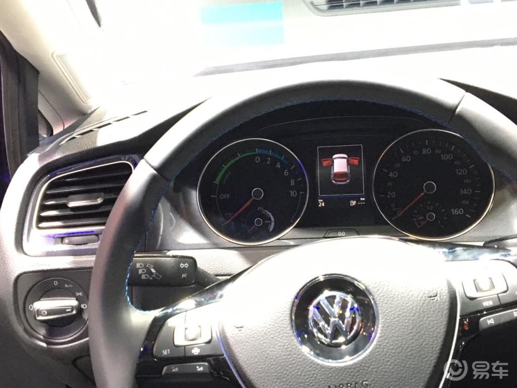 #自由自在高尔夫#车展中的情怀车