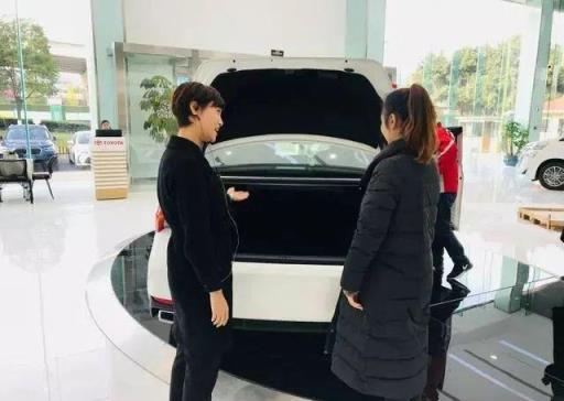 提车作业：朋友就这样被亚洲龙2.0L征服了