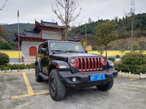 无缘吉姆尼，渴望越野的宝马车主，天津港喜提Jeep牧马人