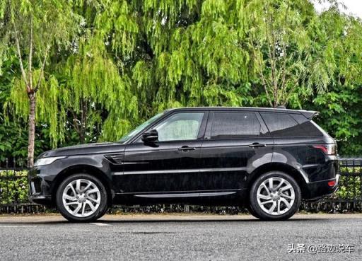108万买路虎揽胜运动版，车主：不是在加油站，就是去加油站路上
