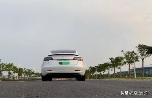 放弃了奔驰E系和宝马5系，50万提了特斯拉model3，车主说使用感受