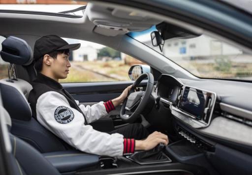 10万买了一辆5座车，轴距近2米8配8挡CVT，老婆体验完立马提车了