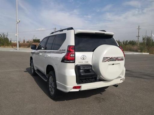 2019款 普拉多 3.5L，车主直言：白色车身非常大气