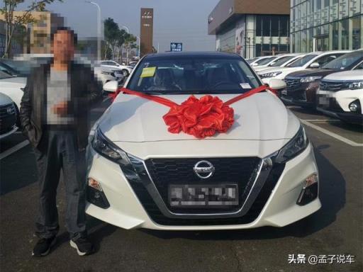 日产天籁提车作业，车主：裸车才16万，2.0L+CVT家用足够了