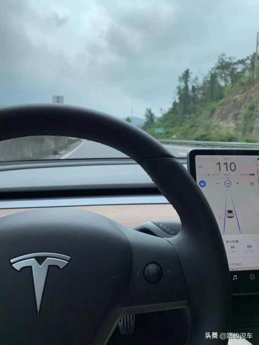 放弃了奔驰E系和宝马5系，50万提了特斯拉model3，车主说使用感受