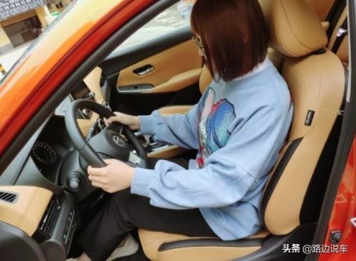 外观时尚开着出门面子足，空间很大，日产轩逸车主30天用车心得