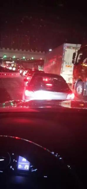 油老虎 尼桑途乐