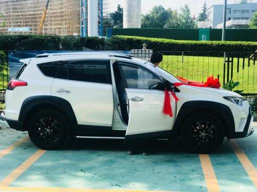 10来万，按揭提RAV4荣放，开着真不赖
