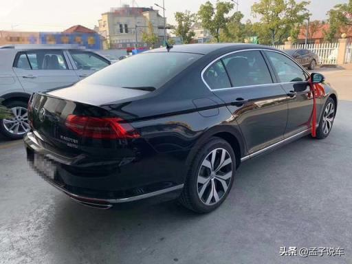 22万喜提大众迈腾，用车2000公里后，车主：沉稳大气的外观很喜欢