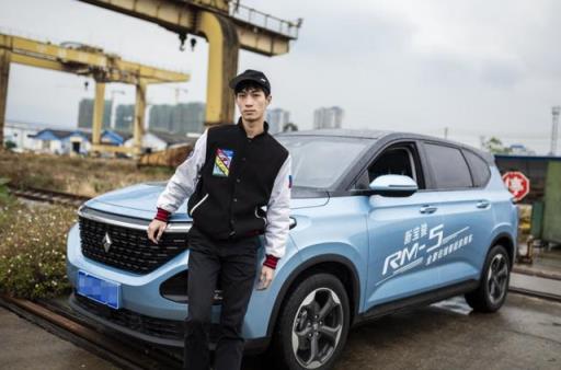 10万买了一辆5座车，轴距近2米8配8挡CVT，老婆体验完立马提车了