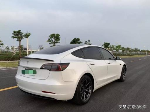 放弃了奔驰E系和宝马5系，50万提了特斯拉model3，车主说使用感受
