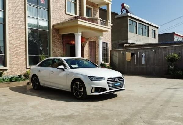 奥迪A4等了1个月，终于提车回家，落地30万