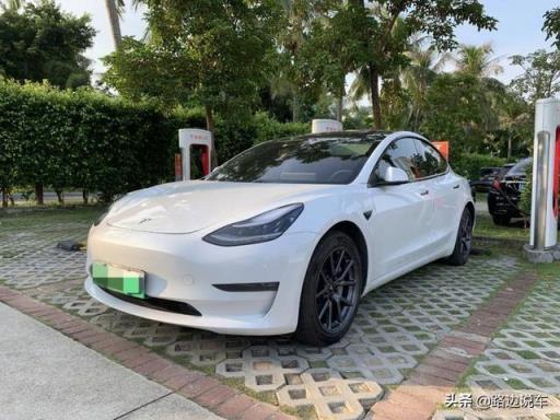 放弃了奔驰E系和宝马5系，50万提了特斯拉model3，车主说使用感受