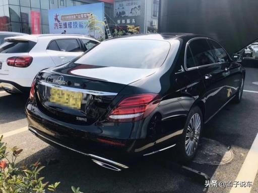 52万入手奔驰E300L，车主：就像缩小版奔驰S级，内饰豪华感十足