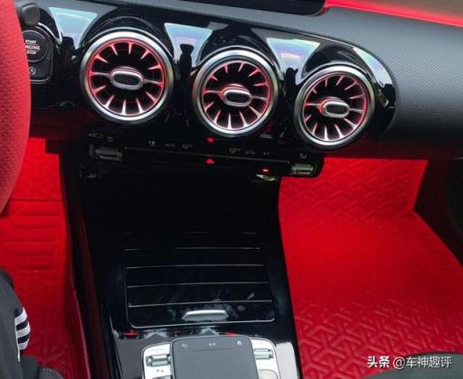 顶配奔驰A220L四驱提车，氛围很重要，省去改装烦恼
