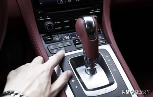 玛瑙灰红顶红内718boxster入手半年，：车主：开敞篷718有气场的