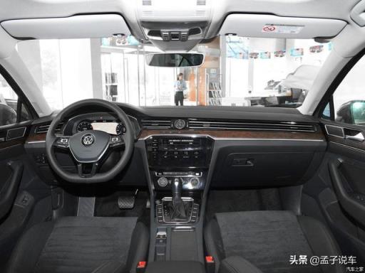 22万喜提大众迈腾，用车2000公里后，车主：沉稳大气的外观很喜欢