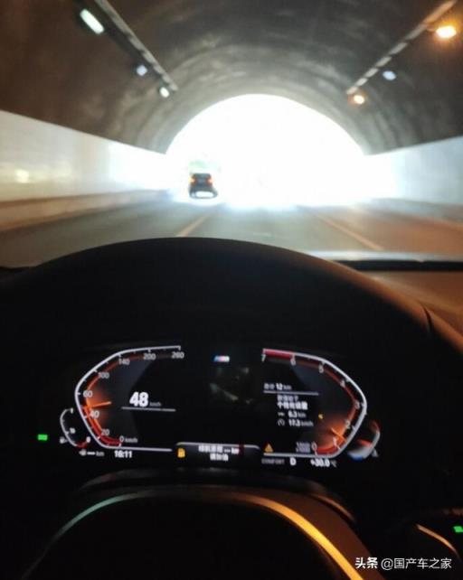 全国首台新宝马5系运动版提车，车主直言：ID7液晶仪表盘真香