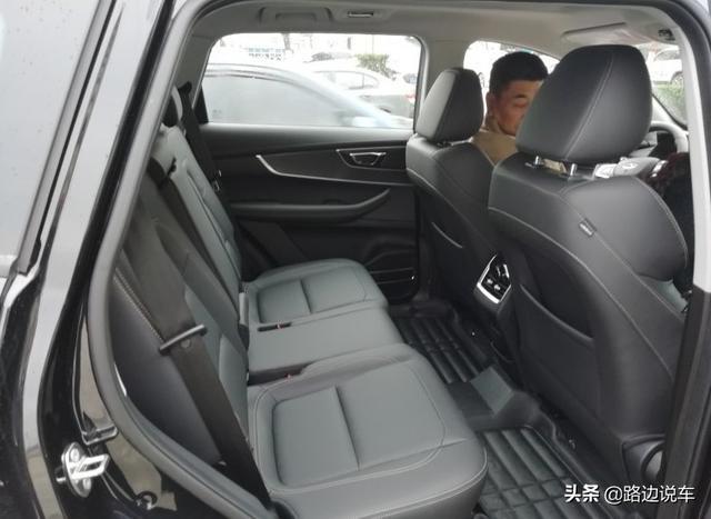 落地仅15万，这SUV空间比奇骏大，油耗7.8L，仅10月就卖出13621辆