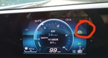 毕业两年买奔驰，提车2小时发动机坏了，4S店：退不了，送你保养
