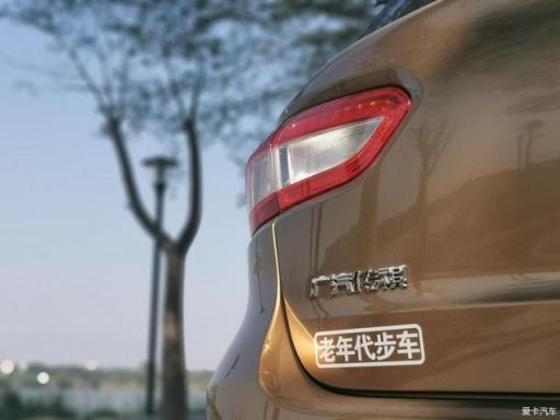 外观帅、空间实用，百公里油耗6.7L，传祺GS4四年用车分享