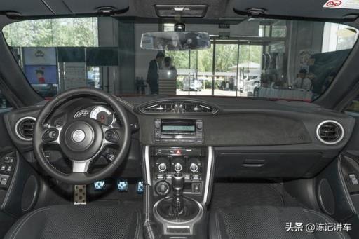 一时兴起花30万元买辆丰田86，开了一年最终不得不妥协卖了车