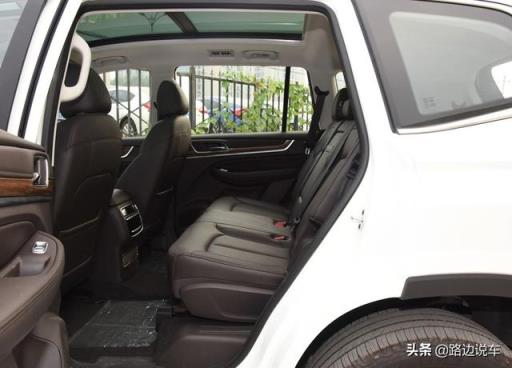 落地20万喜提荣威RX8，车主：和霸道尺寸差不多，空间很满意