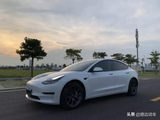 放弃了奔驰E系和宝马5系，50万提了特斯拉model3，车主说使用感受