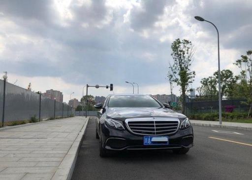 奔驰E级提车作业：创业不易幸运上岸，先提奥迪Q5再提小E