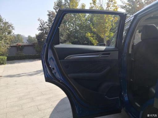 看过领界和CS75 PLUS都不满意，最终提了这台车，外观帅动力强