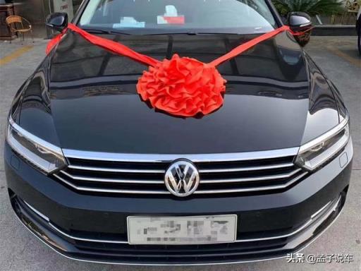 22万喜提大众迈腾，用车2000公里后，车主：沉稳大气的外观很喜欢
