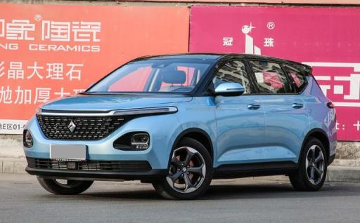 女人也能开大车，90后美女喜提新宝骏：这车比老公还聪明