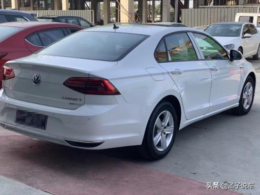 大众凌渡提车作业，车主：裸车才12.2万，1.4T油耗6.6L
