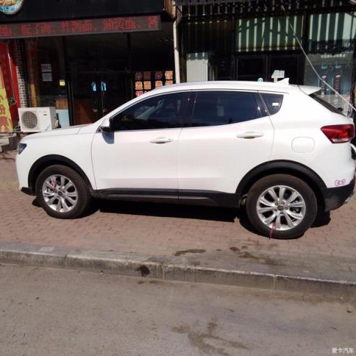 外观运动又漂亮，这辆国产SUV 后备箱原来这么大？