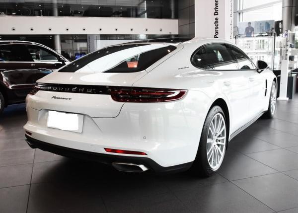 看了奔驰和奥迪A7，花120万提保时捷Panamera，车主：差距明显！