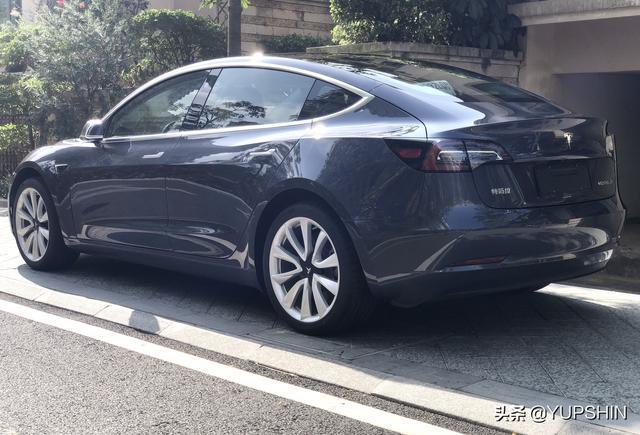 提车一个月2000KM 国产特斯拉 Model 3 测评 花30万买它值得吗？
