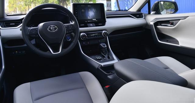 23万提了本田CR-V，1个月后再开丰田RAV4，车主：差距一目了然