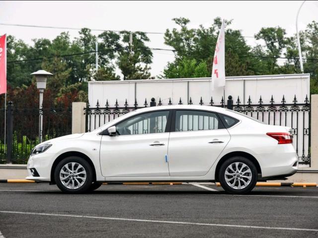 家用轿车，买不起思域就买它，2019年销量排行第二，优点多缺点少