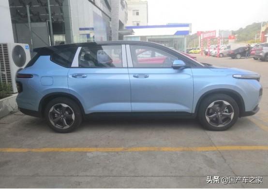 实用的跨界车，提供6个VIP座椅，8万能开走，这个春节开它很安全
