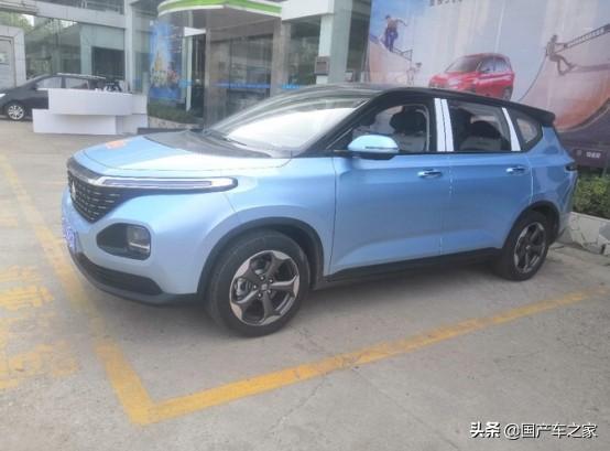 实用的跨界车，提供6个VIP座椅，8万能开走，这个春节开它很安全