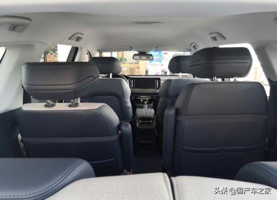 实用的跨界车，提供6个VIP座椅，8万能开走，这个春节开它很安全