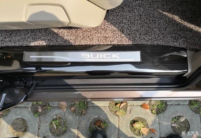 卖了旧车想买新车，看过艾力绅和夏朗，最后还是提了别克GL8
