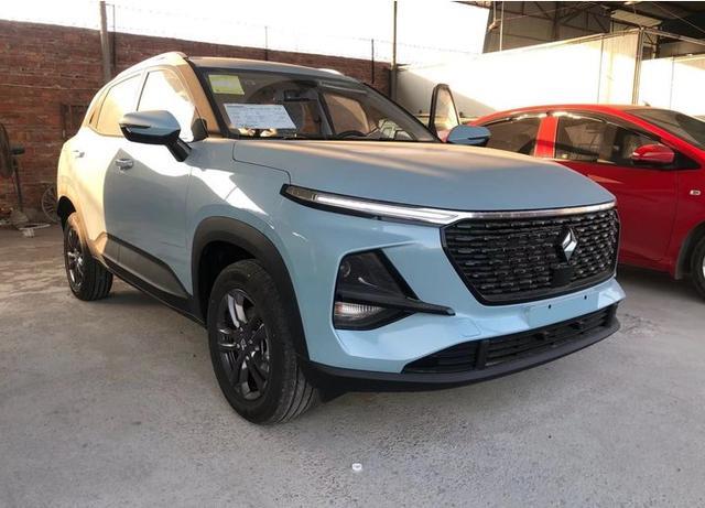 不到10万落地一辆SUV，悬浮式车顶配钻石车标23岁小女生赞不绝口