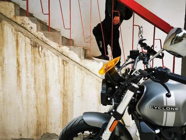全国首台赛科龙RE3车主专访，男孩的大玩具，续写他的机车梦