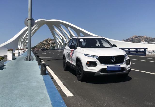 一毕业就提了台SUV，5.58万开走，月薪4K小白领：油耗5毛真便宜