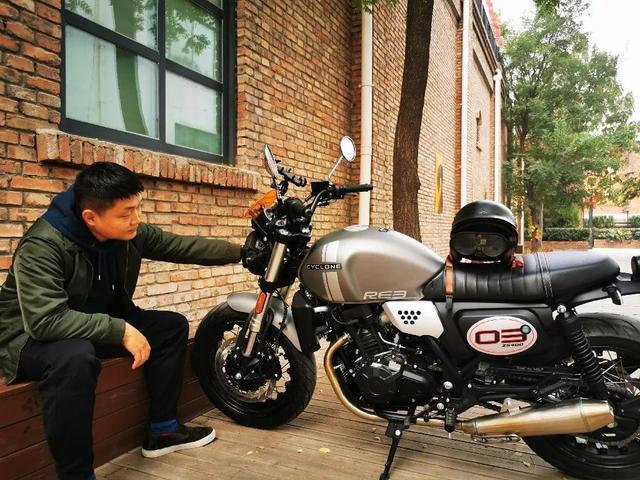 全国首台赛科龙RE3车主专访，男孩的大玩具，续写他的机车梦