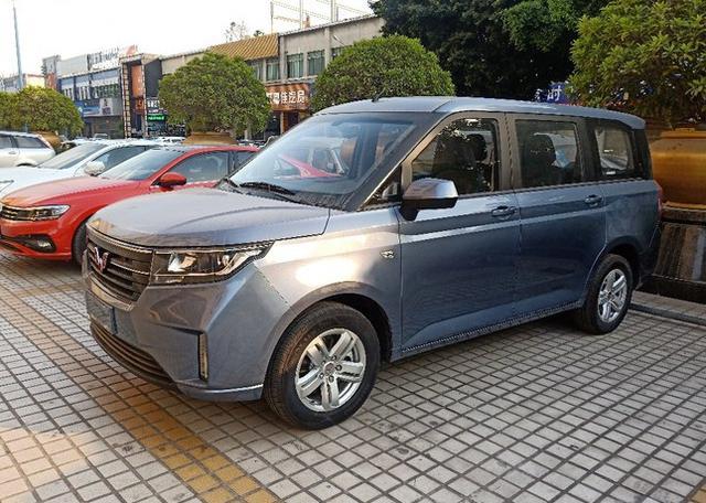 不到7万提商务车，车内容积有4000L能坐8人，车主：它是我的情人